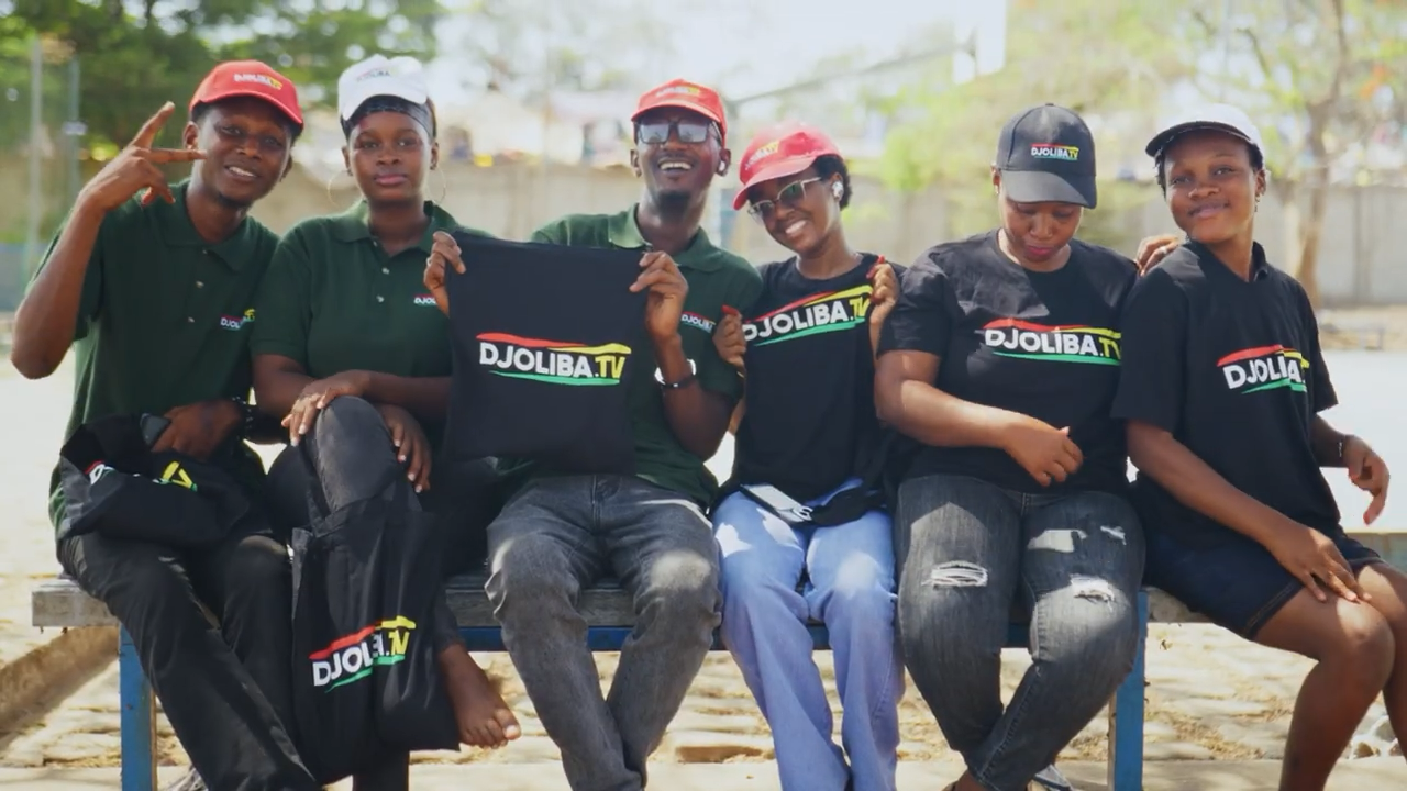 Équipe locale avec produits de marque