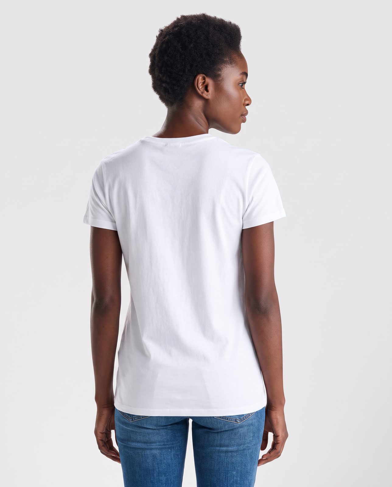 T-shirt Danube blanc porté par une femme, vue de dos